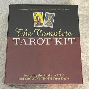 Tarot Kit, cards are included